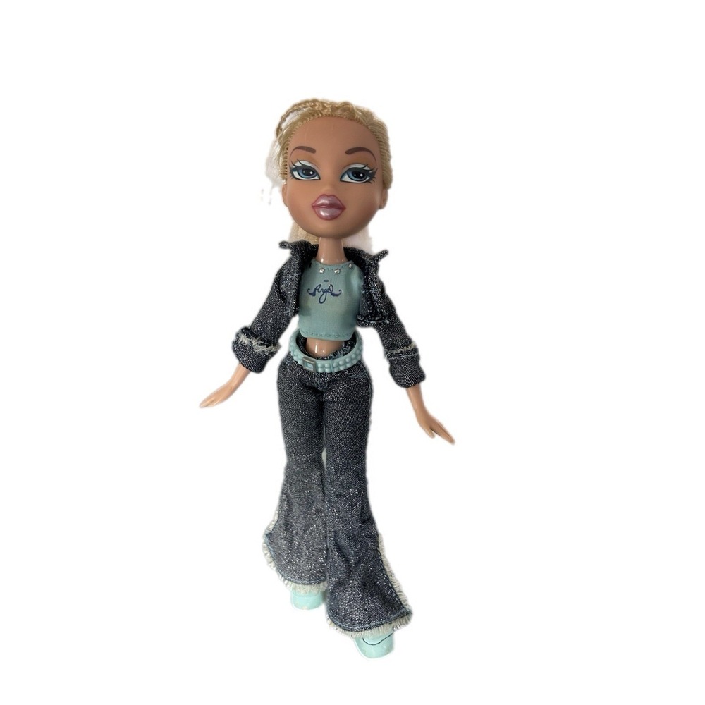Bratz Cloe 2001 First Edition Doll Original Angel Outfit MGA Denim Jeans EUC